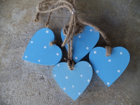 TYH-6 : PACK OF 5; 6CM BLUE POLKADOT HEARTS