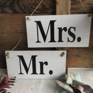 NB02:23CM "MR&MRS"PLAQUE SET