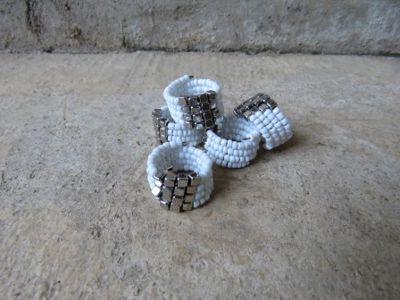 BAC07: SET OF 5 WHITE BEADS RINGS