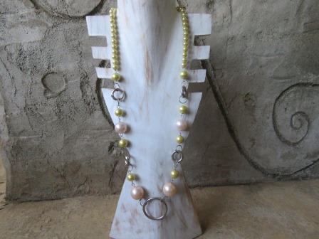 BAC11: NATURAL BEADS/RINGS COMBINATION NECKLACE