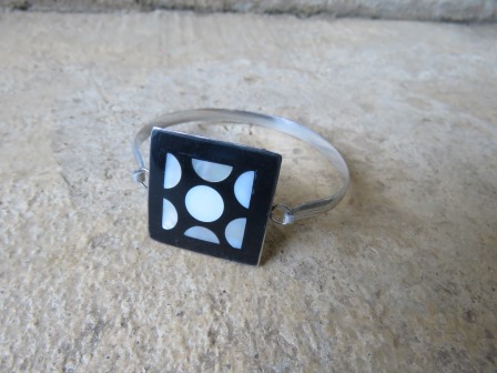 BAC32: SQUARE BLACK/WHITE BRACELET