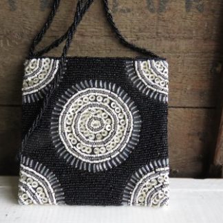 BB14:MORE BLACK/CREAM SQUARE BEADED BAG