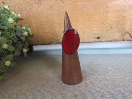 BB33-8: RED OVAL RING