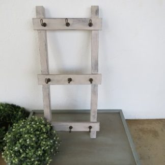 MA15-15: CREAM LADDER HANGER/ NINE HOOKS