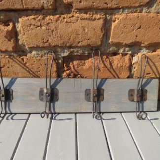 IIN01: FOUR HOOKS ON SOLID WOOD HANGER