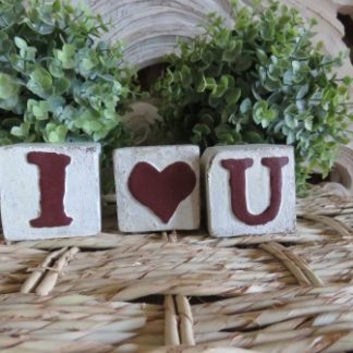 IKC45-21: WHITE "I LOVE U" BLOCKS