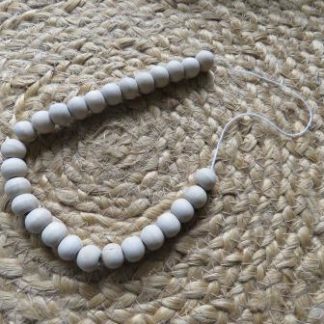 HB02-19:BEAD STRING NATURAL