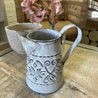 IC-L02: SWIRL DESIGN JUG
